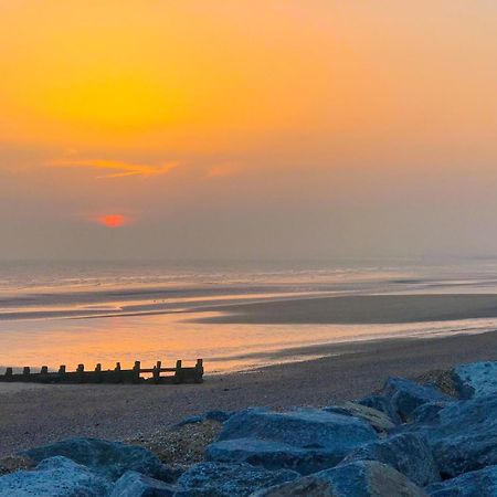 Sea 'N' Stars Platinum Plus Holiday Home With Views, Free Wifi And Netflix Camber Bagian luar foto