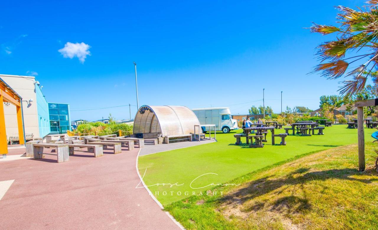 Sea 'N' Stars Platinum Plus Holiday Home With Views, Free Wifi And Netflix Camber Bagian luar foto