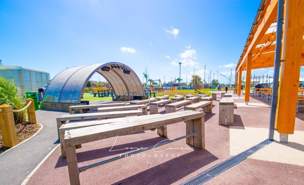 Sea 'N' Stars Platinum Plus Holiday Home With Views, Free Wifi And Netflix Camber Bagian luar foto
