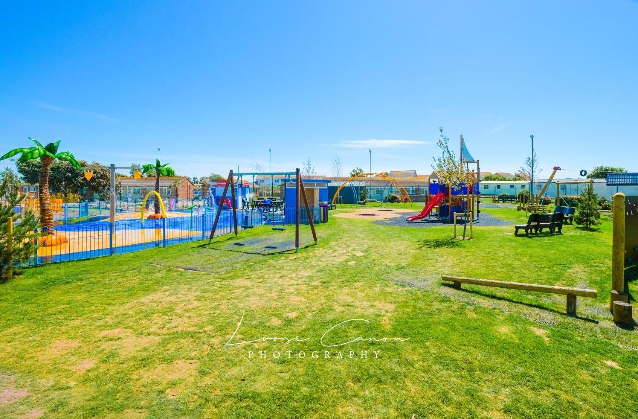 Sea 'N' Stars Platinum Plus Holiday Home With Views, Free Wifi And Netflix Camber Bagian luar foto