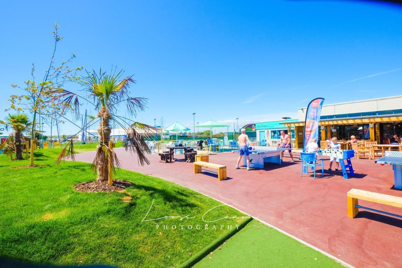 Sea 'N' Stars Platinum Plus Holiday Home With Views, Free Wifi And Netflix Camber Bagian luar foto