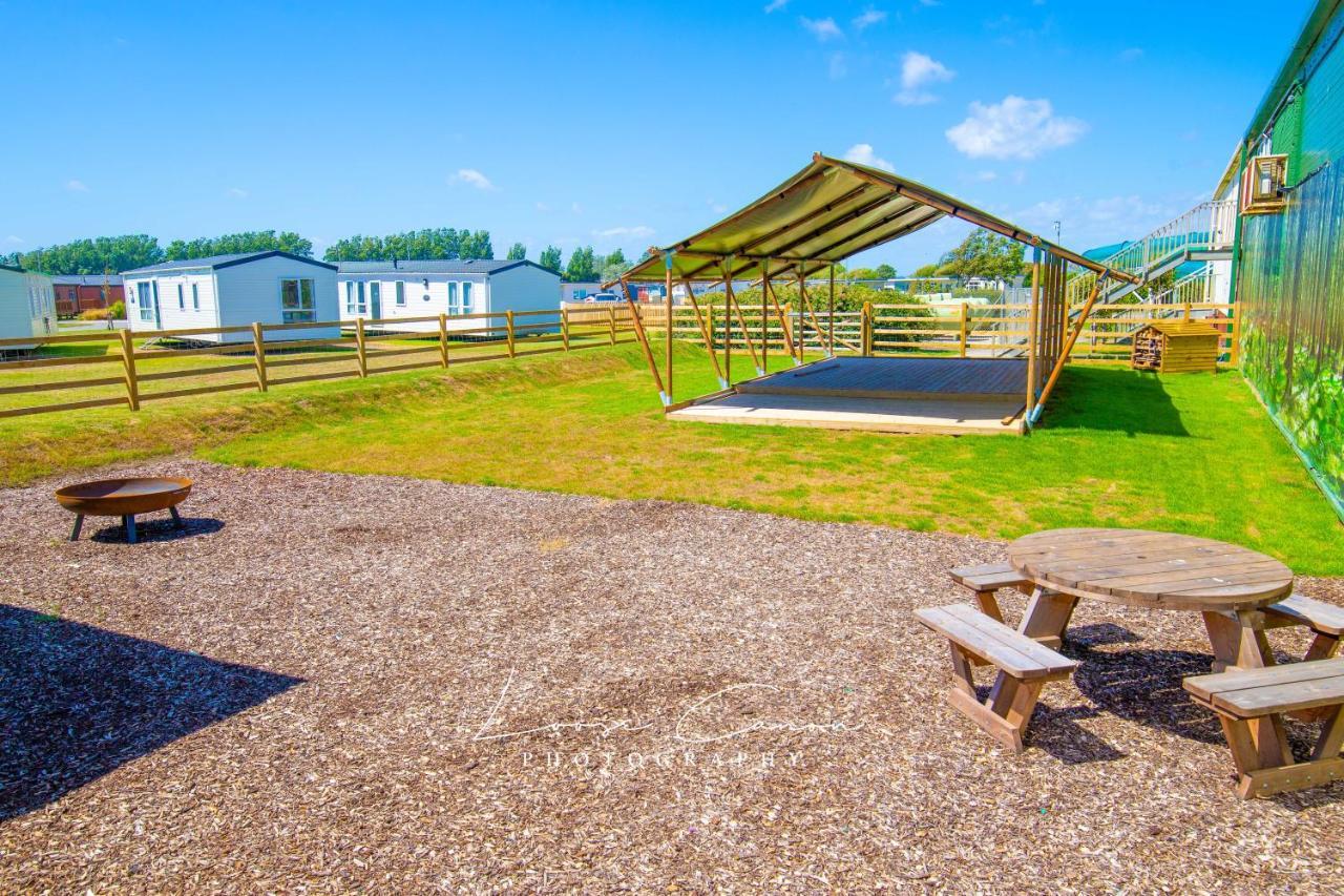 Sea 'N' Stars Platinum Plus Holiday Home With Views, Free Wifi And Netflix Camber Bagian luar foto