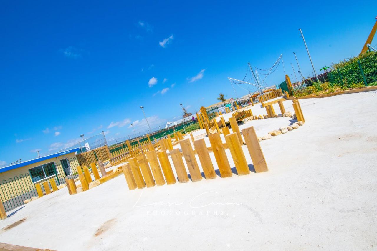 Sea 'N' Stars Platinum Plus Holiday Home With Views, Free Wifi And Netflix Camber Bagian luar foto
