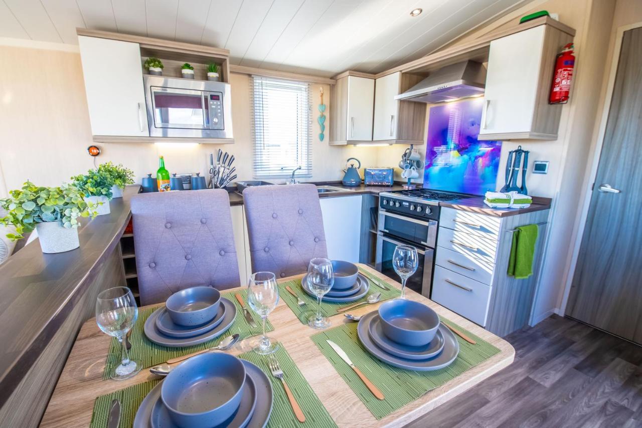 Sea 'N' Stars Platinum Plus Holiday Home With Views, Free Wifi And Netflix Camber Bagian luar foto