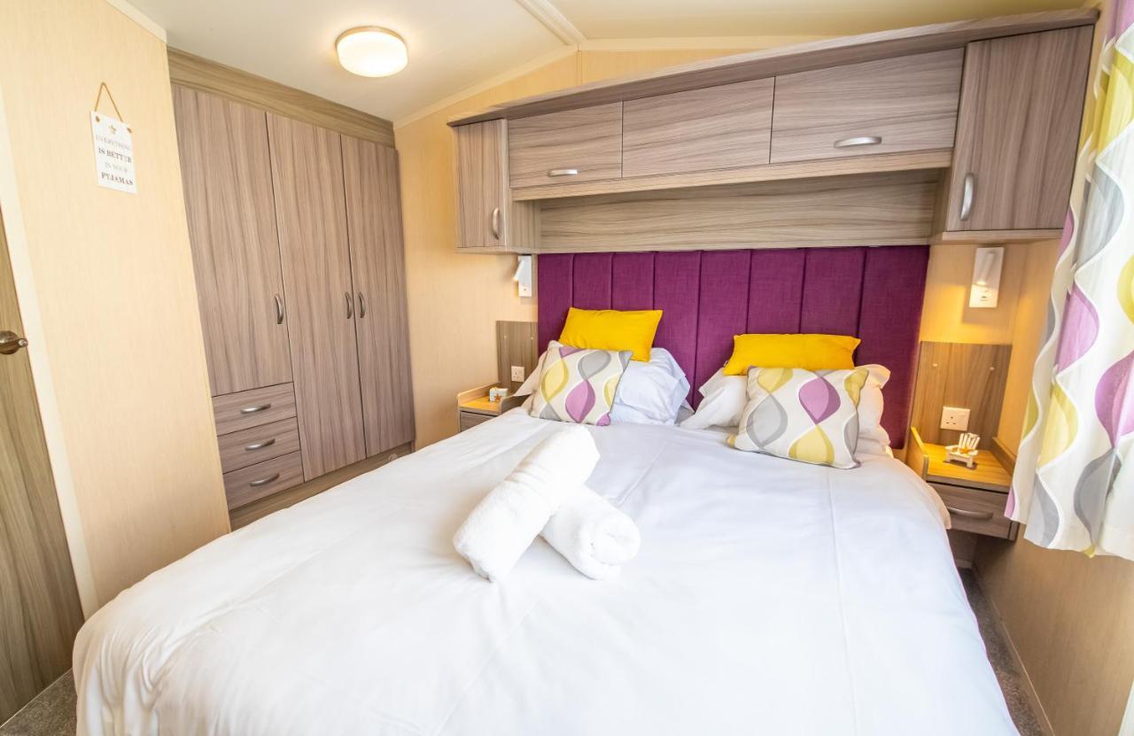 Sea 'N' Stars Platinum Plus Holiday Home With Views, Free Wifi And Netflix Camber Bagian luar foto